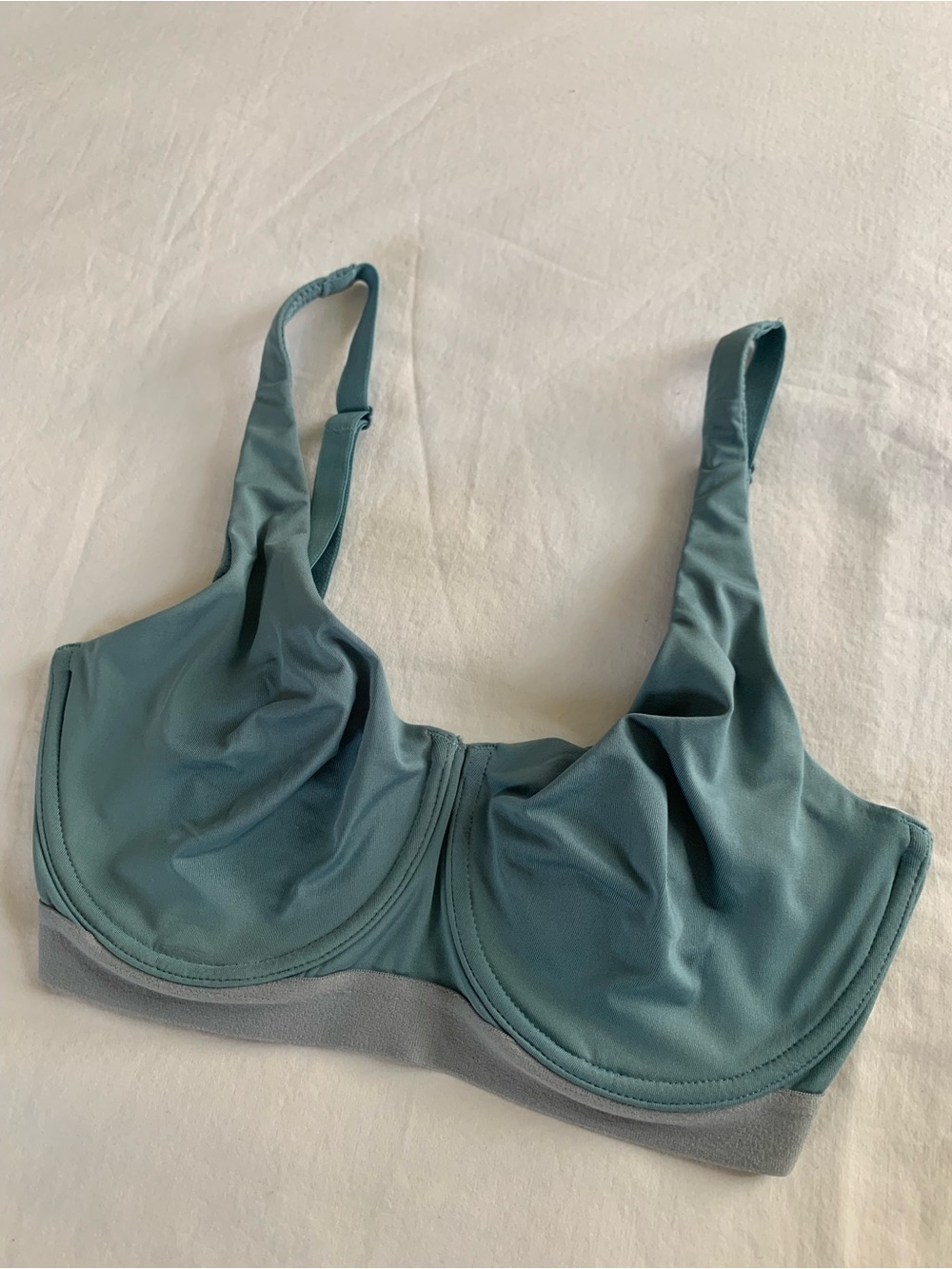 Natori Recharge Underwire Sports Bra.